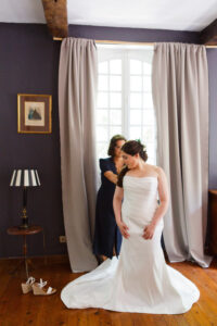 se-preparer-dans-une-chambre-du-manoir-du-thouron