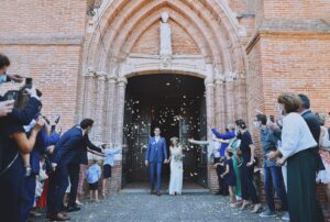 sortie-d-eglise-mariage-avec-masque