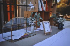 tables-des-dons-gold-et-plantes-la-dolce-vita-organisation-de-mariages-toulouse