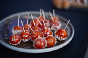 tomate-cerise-facon-pomme-d-amour-gl-traiteur