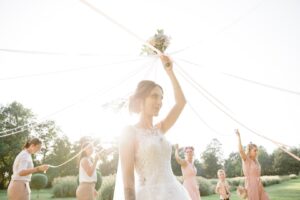 version-moderne-du-lancer-de-bouquet