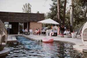 vin-honneur-bord-piscine