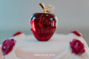 wedding-cake-topper-personnalise-pomme-en-verre